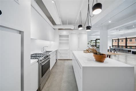 Photo 6 of 12 in Stunning Minimalist Luxury Loft in the iconic Eastern ...