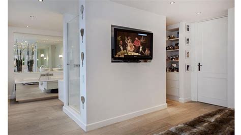 Ex van Patrick Kluivert zet haar miljoenen appartement te koop. Zie ...