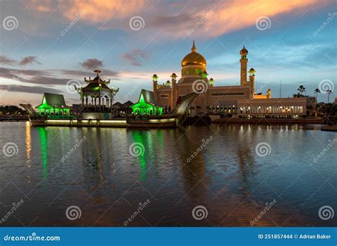 Brunei Darussalam, Bandar Seri Begawan Stock Photo - Image of night ...