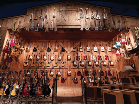 Музыкальный магазин Guitar Center в Лос-Анджелесе