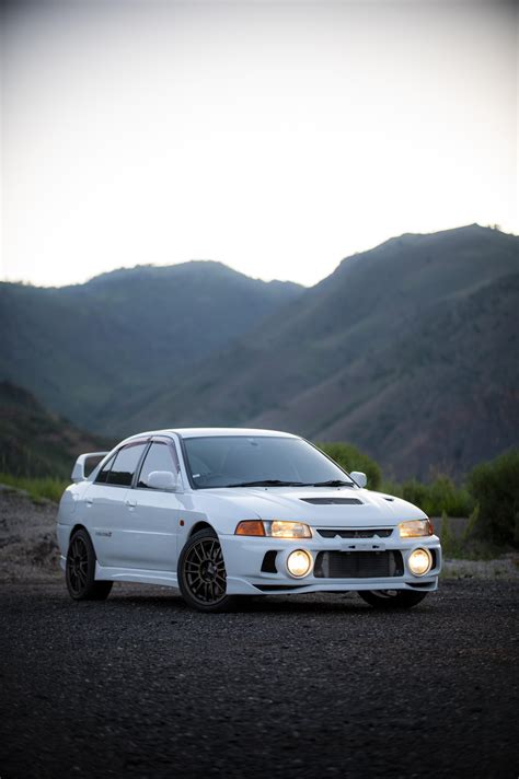 Mitsubishi Lancer Evolution iv [4024x6048] : r/carporn