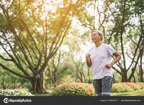 Old Person Running 的图像结果