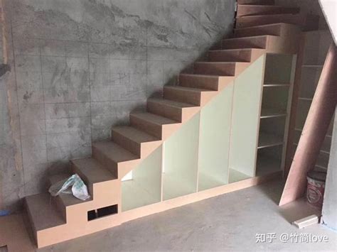郑州鹤立装修 腻害了木工师傅们 现场做楼梯 楼梯柜楼梯踏步基层现场做，定制踏步和扶手就可以啦 - 知乎