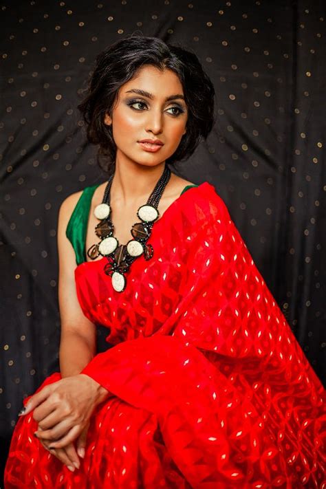 Zarina - Ravishing Red Jamdani saree – Kalaneca