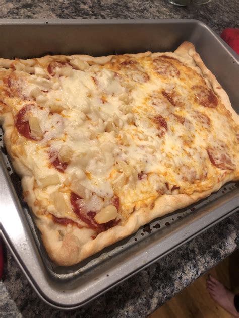 [Homemade] Pepperoni & Pineapple pizza : r/food
