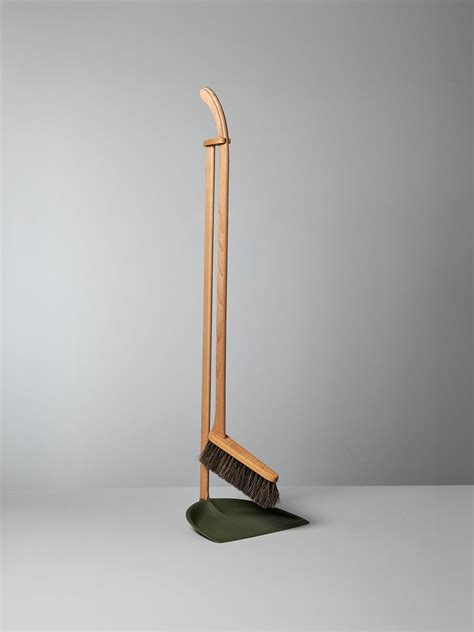 Long Handled Dustpan & Brush Set – Moss Green | Iris Hantverk - Made Good
