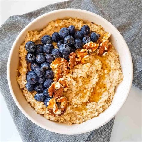 Easy Flaxseed Oatmeal | Hint of Healthy