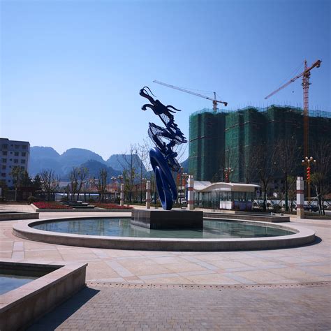 大型户外不锈钢几何中国龙雕塑广场公园创意地标景观落_曲阳县展宏园林雕塑有限公司
