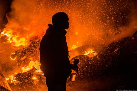【去他的摄影】燃烧2014：暴乱中的乌克兰_爱活网 Evolife.cn