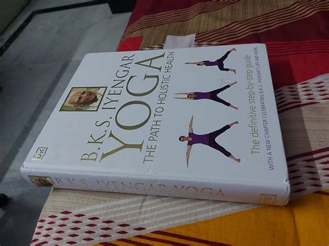 BKS Iyengar Yoga The Path to Holistic Health: The Definitive Step-by ...