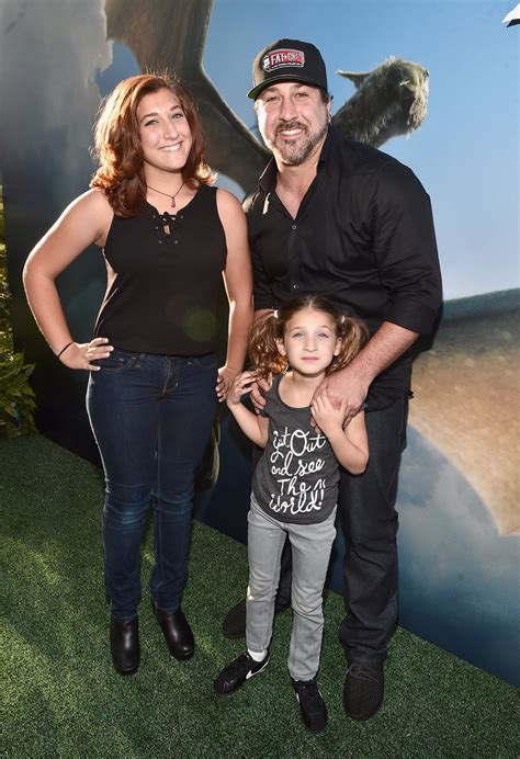 Joey Fatone With His Daughters at Pete's Dragon Premiere | PS Celebrity