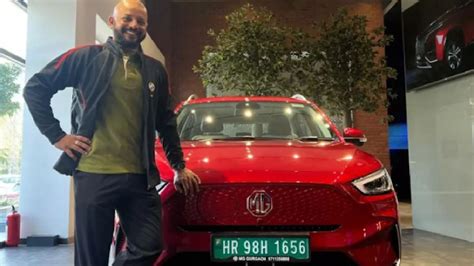Former Indian Cricketer Murali Kartik Buys The MG ZS EV » Car Blog India