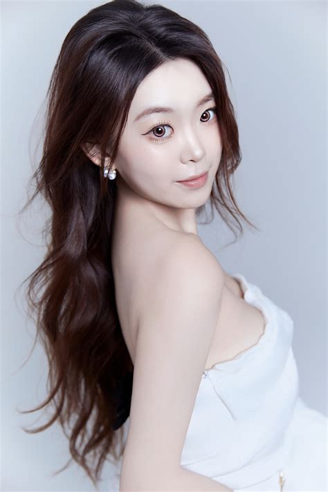 [YWW.ME] 2024.10.13 Pure desire goddess photo CARLEE is 77 - V2PH