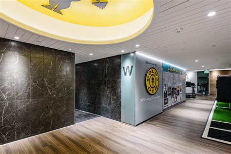Gold's Gym Victoria Gardens