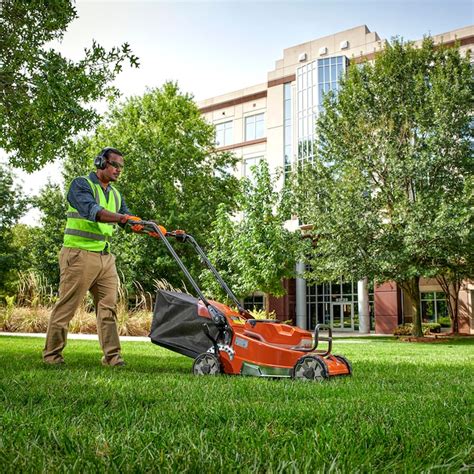Husqvarna W520i 40-volt 20-in Cordless Self-propelled Lawn Mower ...