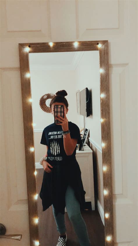 Mirror Selfie Mirror Selfie Poses Flashlight - vrogue.co