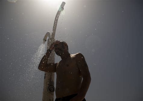 Is this the end for Spain's beloved beach showers? - Olive Press News Spain