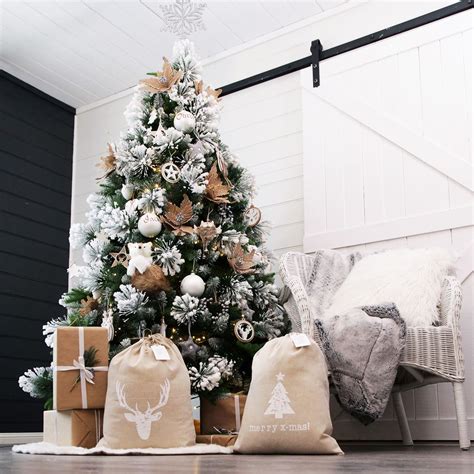 5 Modern Christmas Decorating Theme Ideas