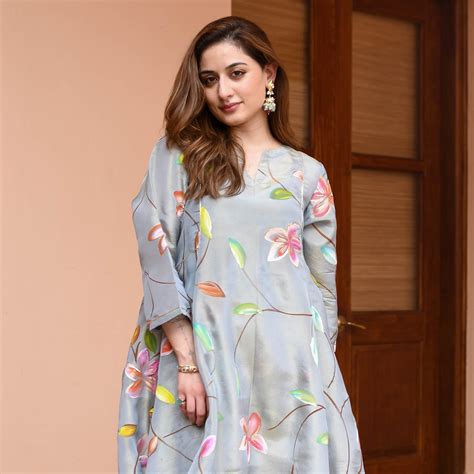 Buy Kurta Set for Women Online @ Best price