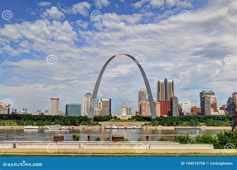 Skyline of Downtown Saint Louis, Missouri Editorial Stock Photo - Image ...