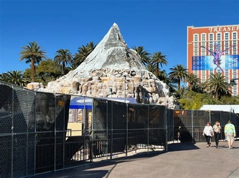 Mirage volcano to make its return on Las Vegas Strip