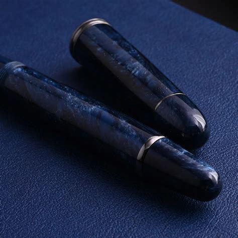 Penlux Masterpiece Delgado Firefly Fountain Pen