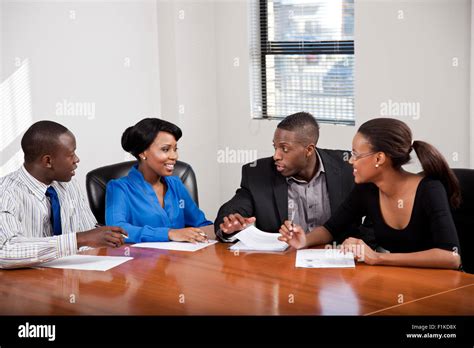 Black Business People Meeting 的图像结果