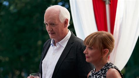 Private Eyes (S03E12): Glazed and Confused Summary - Season 3 Episode ...