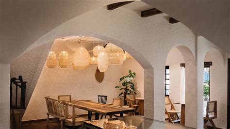 This bungalow-turned-burger joint in Surat is a ticket to the ...