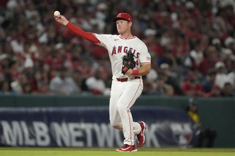 Angels come up short against Astros, lose 4th straight – Pasadena Star News