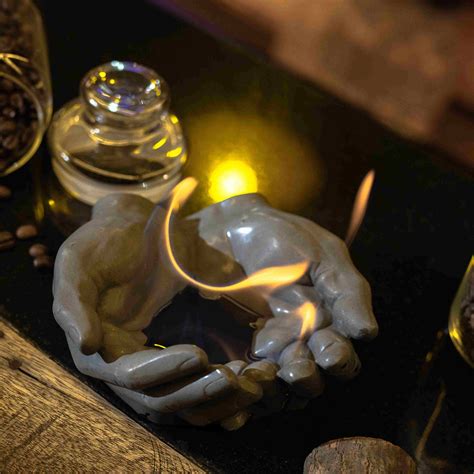 DOCILE - REAL HUMAN HAND SCULPTURE FOR FIREPIT – Greyt