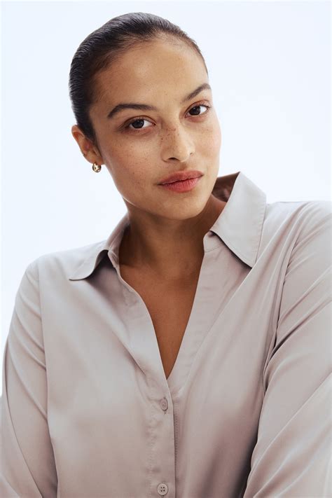 V-neck blouse - Light greige - Ladies | H&M IN