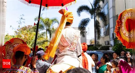 Groom dies after collapsing on horse during wedding in Madhya Pradesh ...