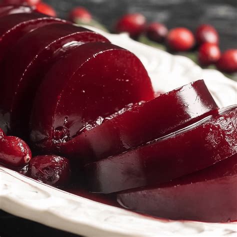 Jellied Cranberry Sauce Recipe: Easy & Delicious - Mucha Munch