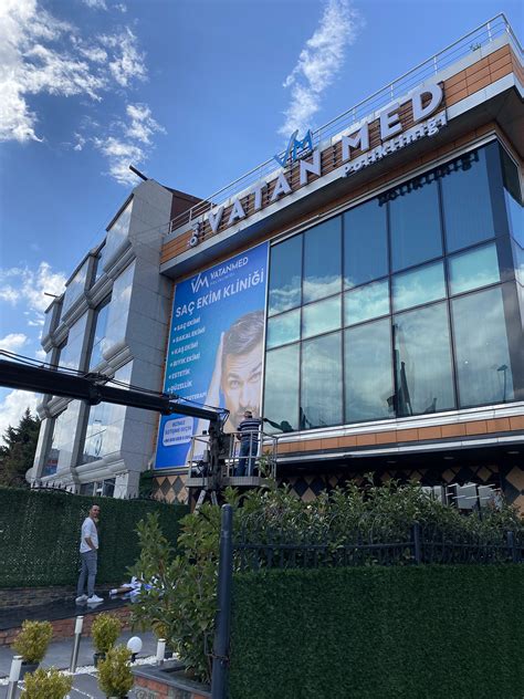 Building Signage Advertisement Sample 的图像结果