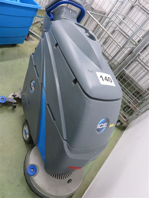 1 x Ice floor scrubber Model I20NBT. Lift out £10.