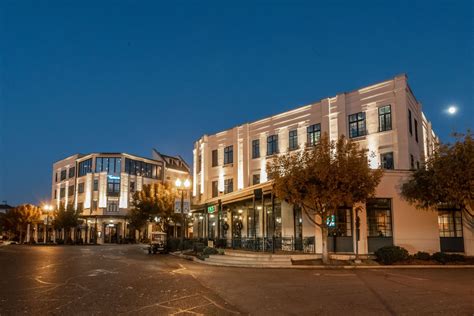 Thanksgiving Day Buffet at Tug's Casual Grill | Downtown Memphis