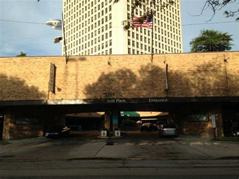 The Breakers at Edgewater Beach - Parking in Chicago | ParkMe