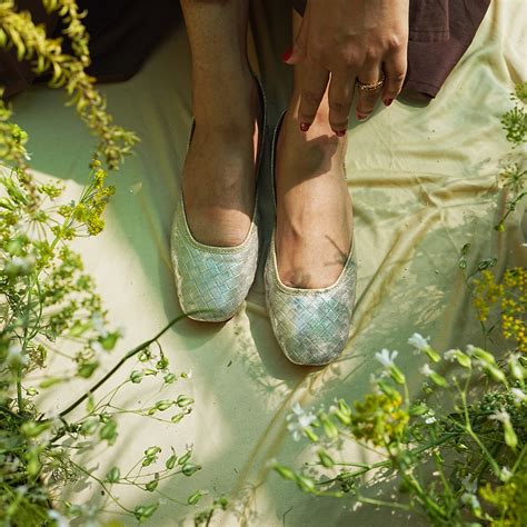 Aura Silver Juttis – Mend Footwear
