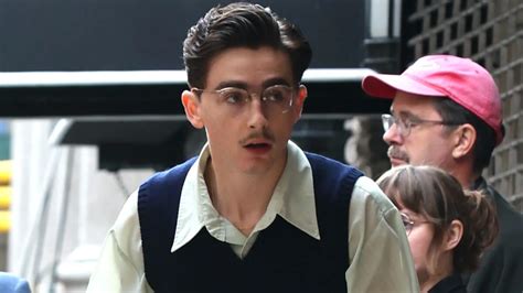Pingue-pongue no cinema: Timothée Chalamet é visto caracterizado para ...