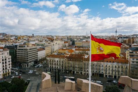 2022年西班牙留学费用一年多少钱？ - 知乎