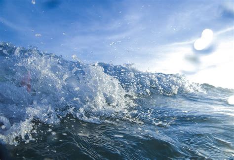 翻滚的蓝色海浪图片-翻滚的蓝绿色海浪内部景色素材-高清图片-摄影照片-寻图免费打包下载