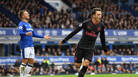 Everton 2-5 Arsenal: Pressure piled on Ronald Koeman as Gunners run ...