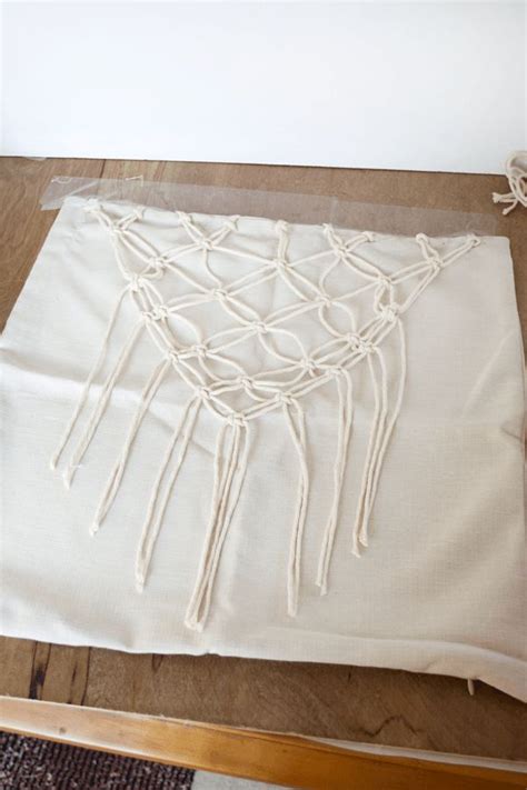 12-Inch Macrame Pillow Tutorial 的图像结果