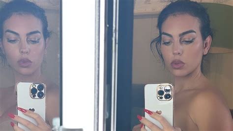 Georgina Rodriguez poses in just a bra as Cristiano Ronaldo's Wag treats fans to sexy mirror ...