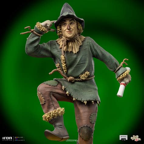Wizard of Oz: Scarecrow 1/10 Scale Figure – Pavilion Distribution