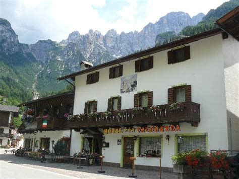 ALBERGO VALGRANDA (Alleghe) - Lodge Reviews, Photos, Rate Comparison ...