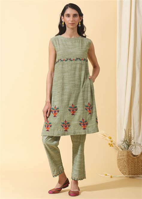 Get Green Floral Embroidered Seleeveless Kurta & Pants Set at ₹ 2160 ...