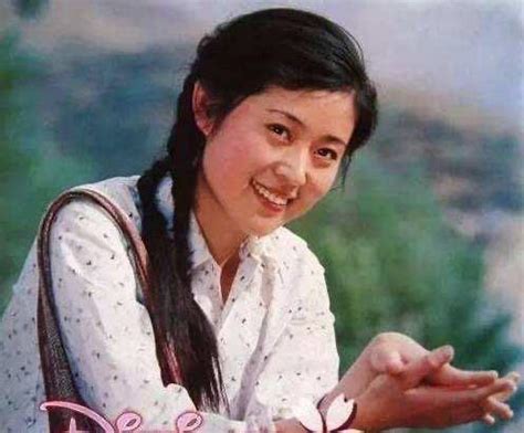 主持人倪萍晒年轻时候美照，颜值超高，惊呆一众网友！