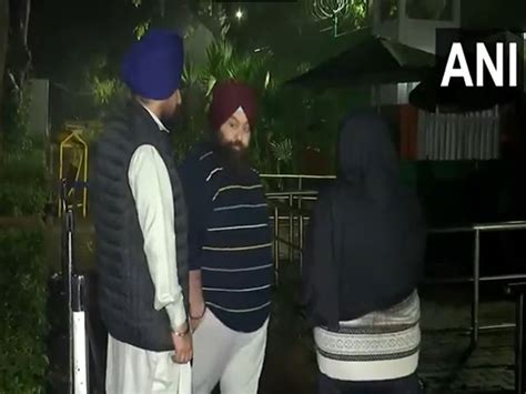 Commoners gather outside Dr Manmohan Singh's residence to pay last respects